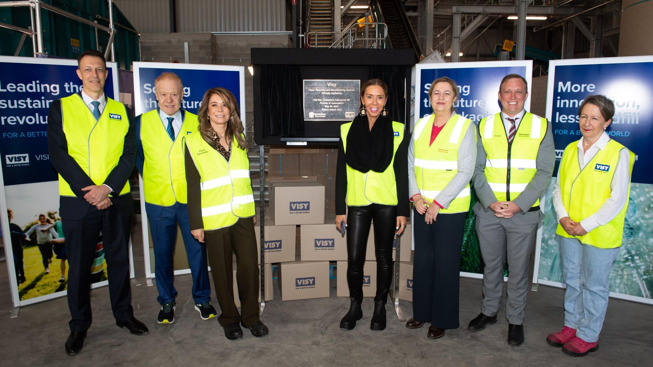 Image (from left to right): Mark De Wit, Visy CEO, Anthony Pratt, Visy Executive Chairman, Fiona Pratt, Visy Co-Owner, Heloise Pratt, Visy Co-Owner, Queensland Premier Annastacia Palaszczuk, Steven Miles, Queensland Deputy Premier and Di Farmer, Member for Bulimba opening the Gibson Island recycling facility upgrade.